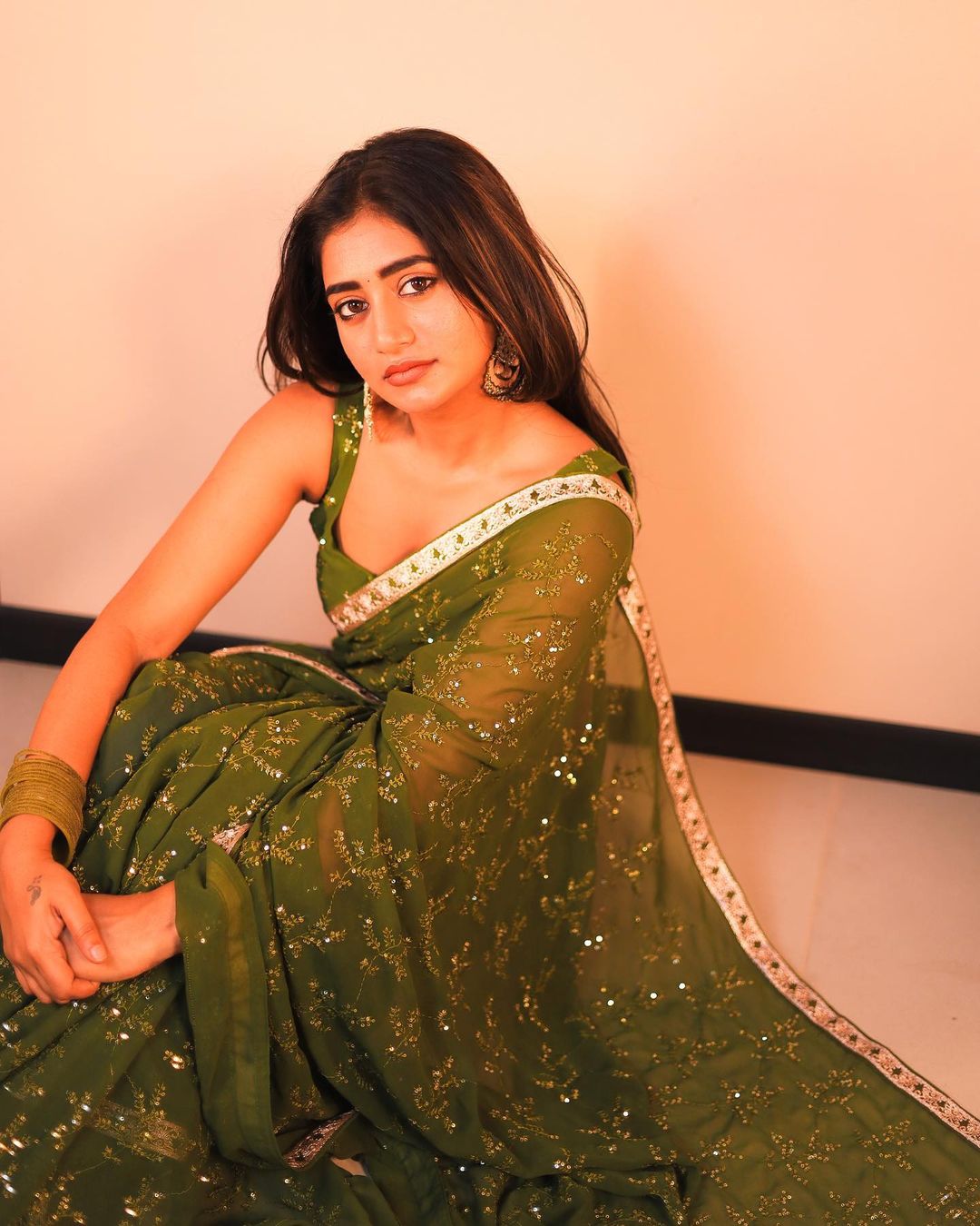 South Indian Actress Nayani Pavani Images in Green Saree